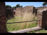 08392 ostia - regio v - insula iii - edificio (v,iii,2) - suedl raeume - bli ri westen - 06-2024.jpg